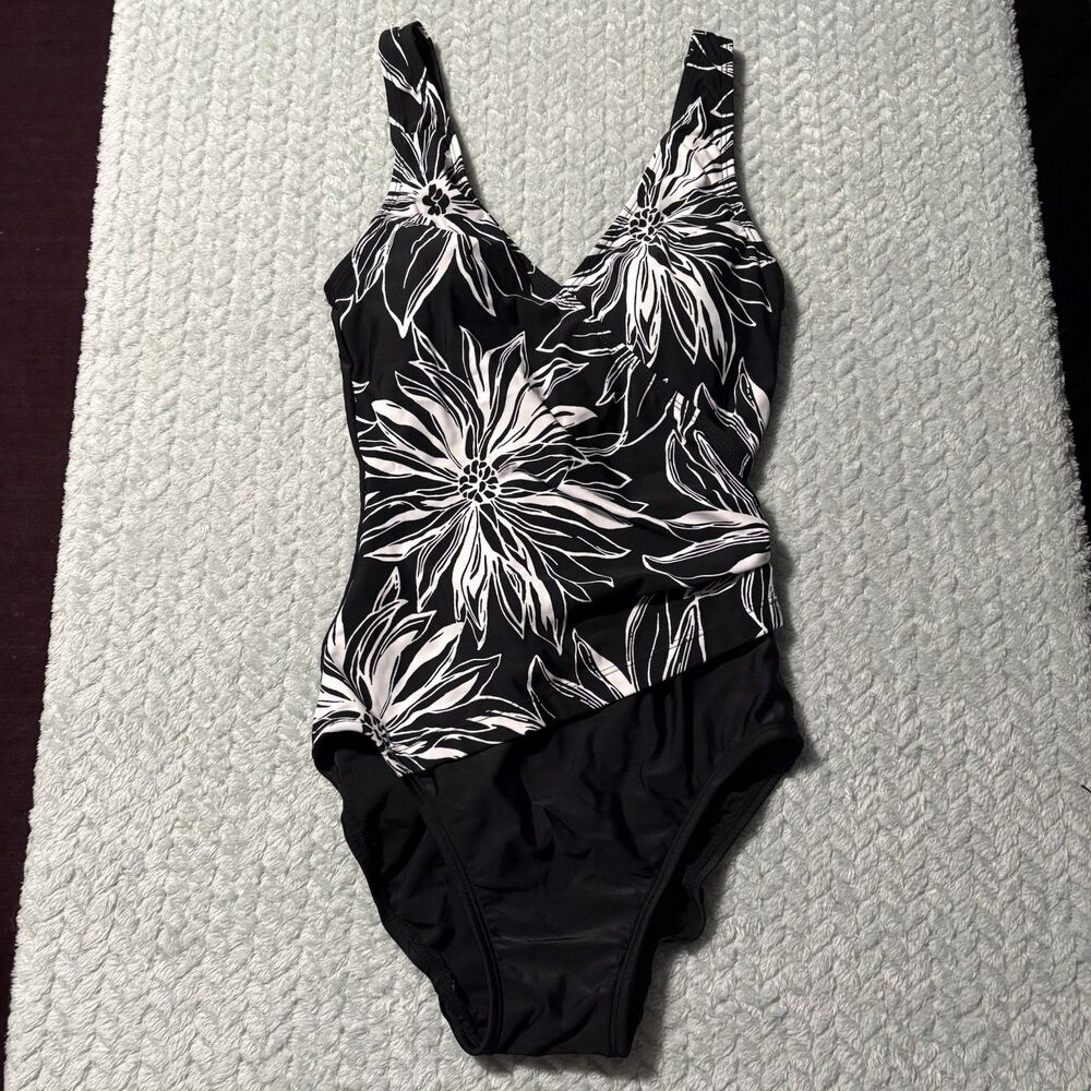 Jaclyn Smith One Piece Swimsuit Size 6 Black White Floral Tummy Control Modest